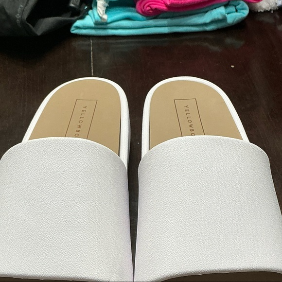 Yellow Box Women's White Slide Sandals - Picture 4 of 4